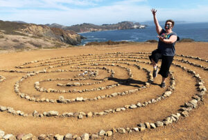 Raven dancing in a labyrinth of rocks